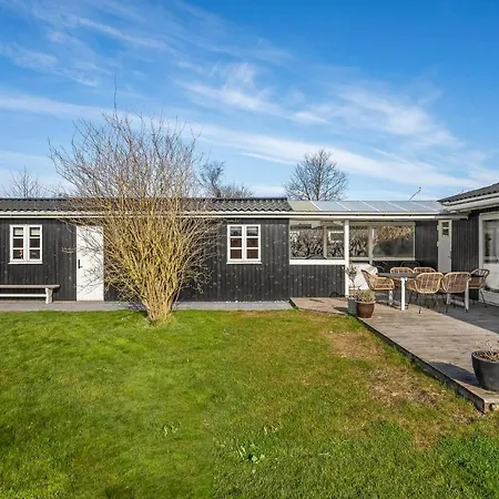 A Stunning In With 3 Bedrooms And Wifi Otterup